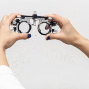 Bienestar laboral: La importancia de los exámenes visuales en la productividad industrial 